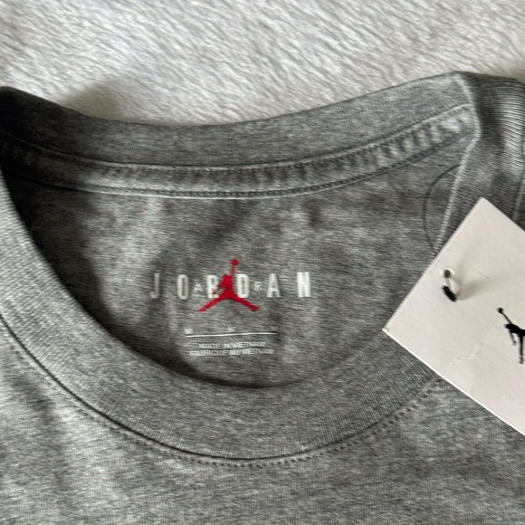 Nike/ Jordon Gray Graphic T-Shirt - Picture 3 of 4